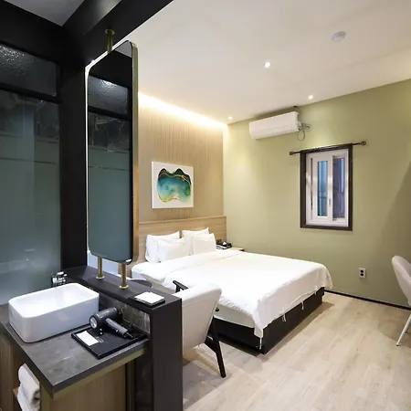 Almond Hotel Busan Station