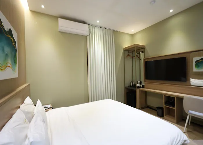 Almond Station Hotel 3*