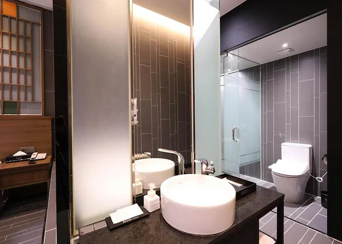Hotel Almond Station 3*