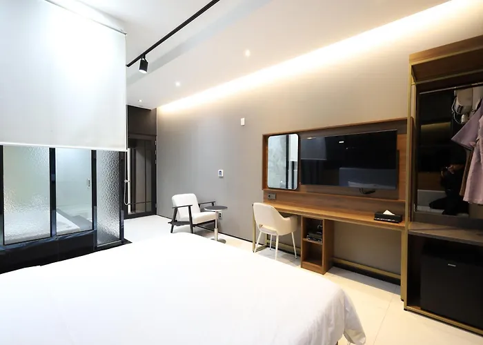 Hotel Almond Station