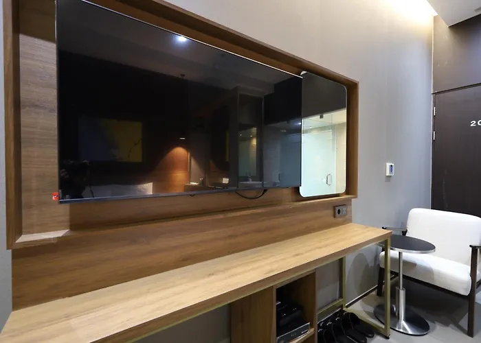 Almond Station Hotel 3*