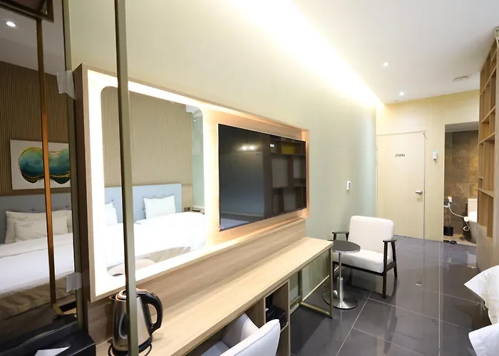 Almond Station Hotel 3*