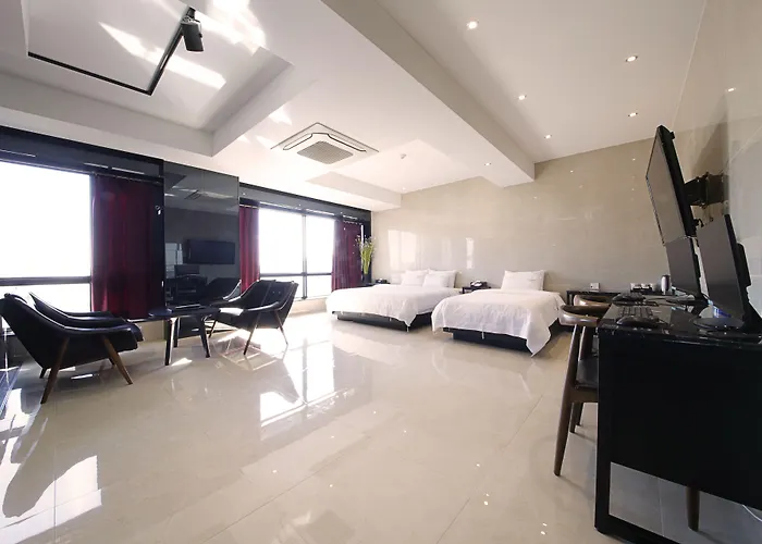 Almond Station Hotel