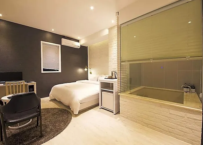 Almond Station Hotel Busan