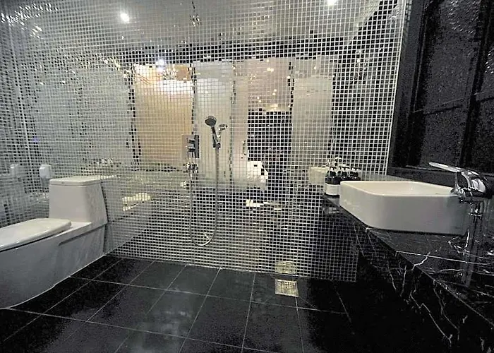 Hotel Almond Station 3*