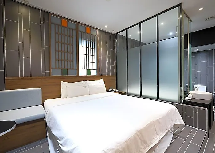 Almond Station Hotel 3*