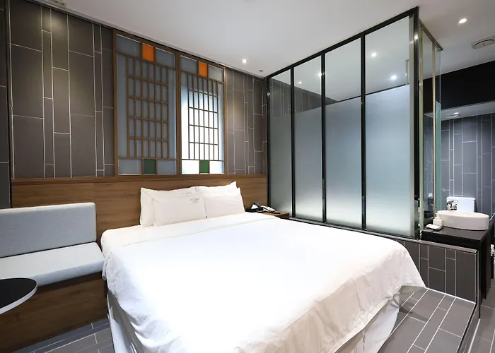 Almond Station Hotel Busan