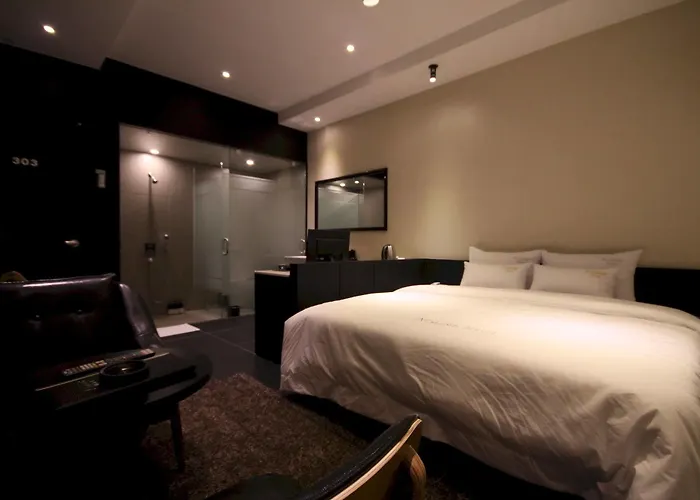 Almond Station Hotel